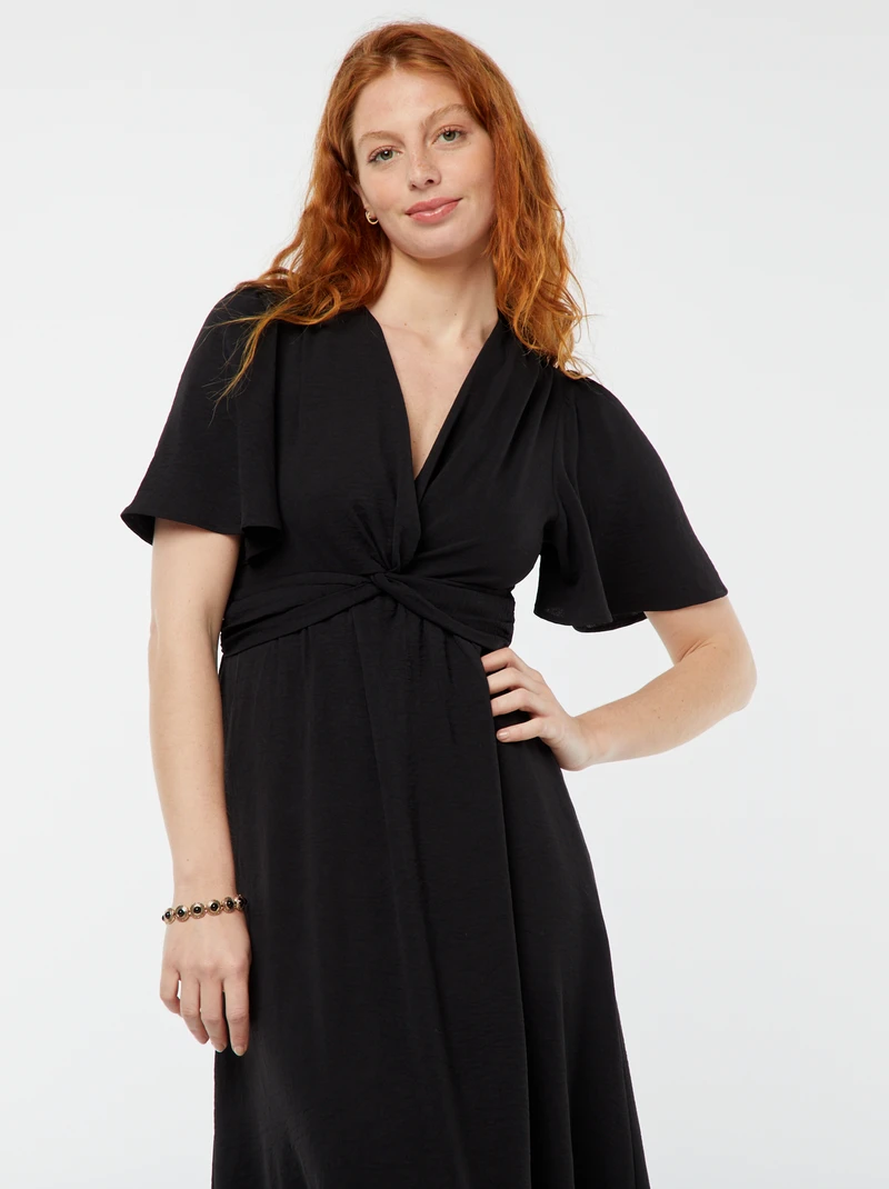 Long dress with crossed and tied collar